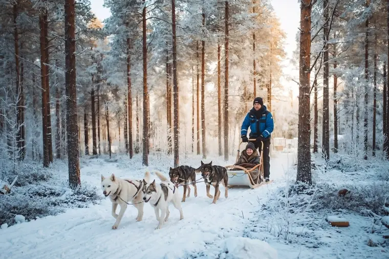 Santa Village, Snowman World & Huskyschlittenfahrt